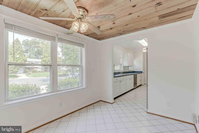 Building Photo - 9703 Stoneham Terrace