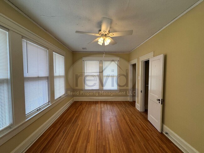 Building Photo - MALLORY 255