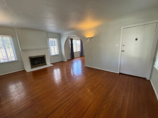Building Photo - 1344 S Hudson Ave
