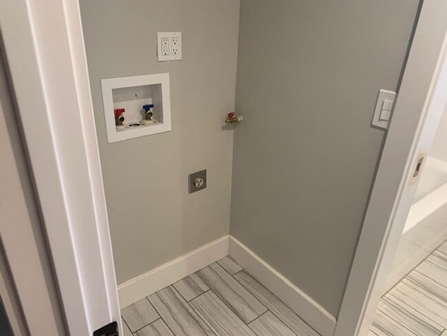 Building Photo - 2 Bedroom, 2 Bath with Office, plus garage.