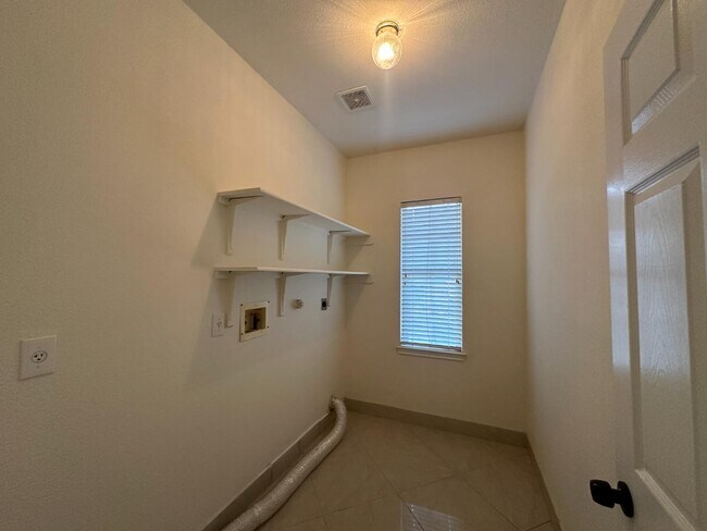 Building Photo - 12360 Hart Crest