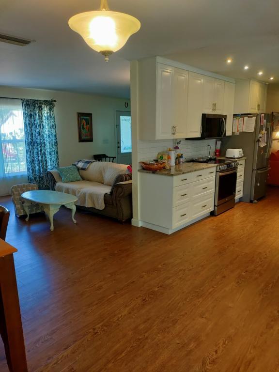 Building Photo - 4 Blaine Ct