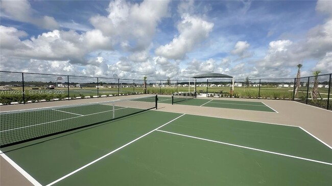 Building Photo - 303 Artemis St