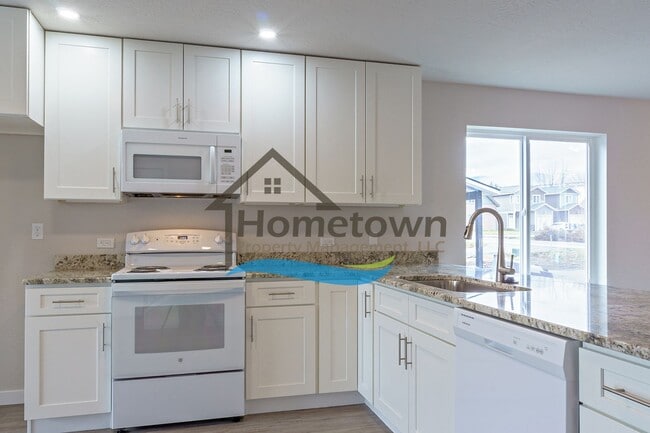 Building Photo - 3 Bedroom Home with 1.5 Bathrooms and an A...