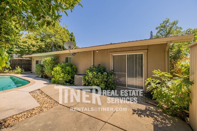 Building Photo - 4935 Kurz Cir