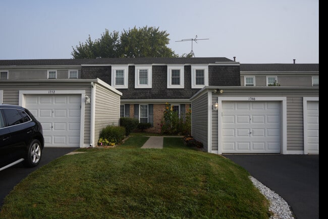 Building Photo - 1352 Oxford Cir