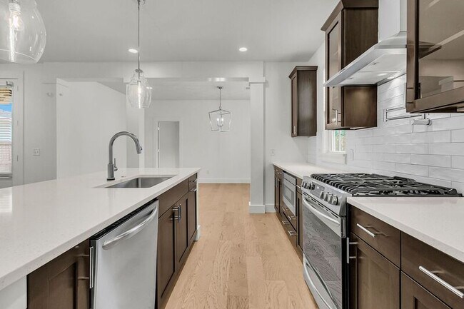 Building Photo - 102 True Blue Lp