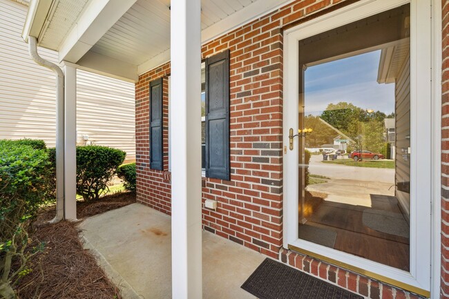 Building Photo - Available Now! 3-bedroom home with off str...
