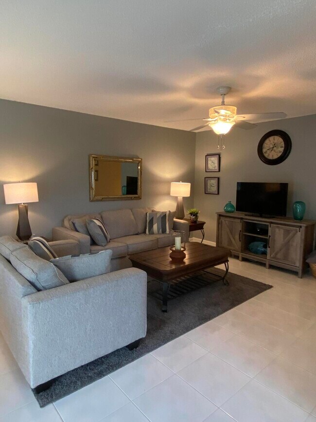 Building Photo - 72 Newport D