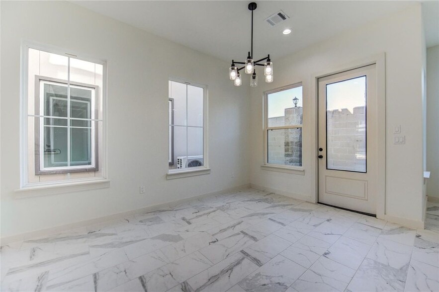 Building Photo - 2903 El Fenice Ln