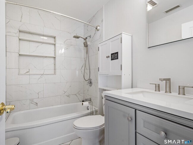 Building Photo - 24 King St