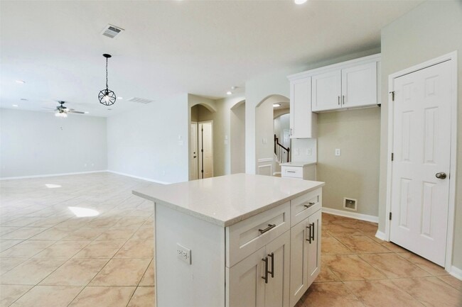 Building Photo - 815 Robins Way