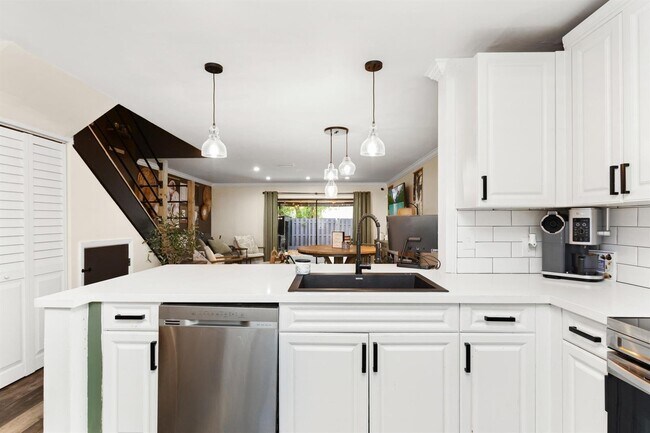 Building Photo - 761 NW 106th Ave