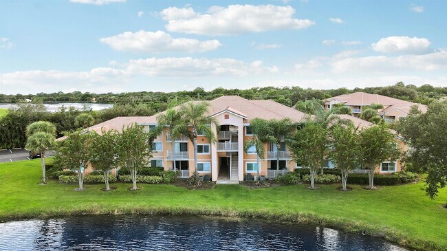 Building Photo - 181 SW Palm Dr