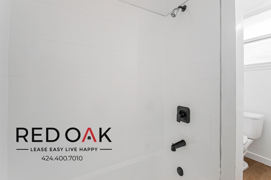 Building Photo - 820 S Gramercy Pl