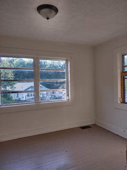 Front Bedroom - 161 S Pine St