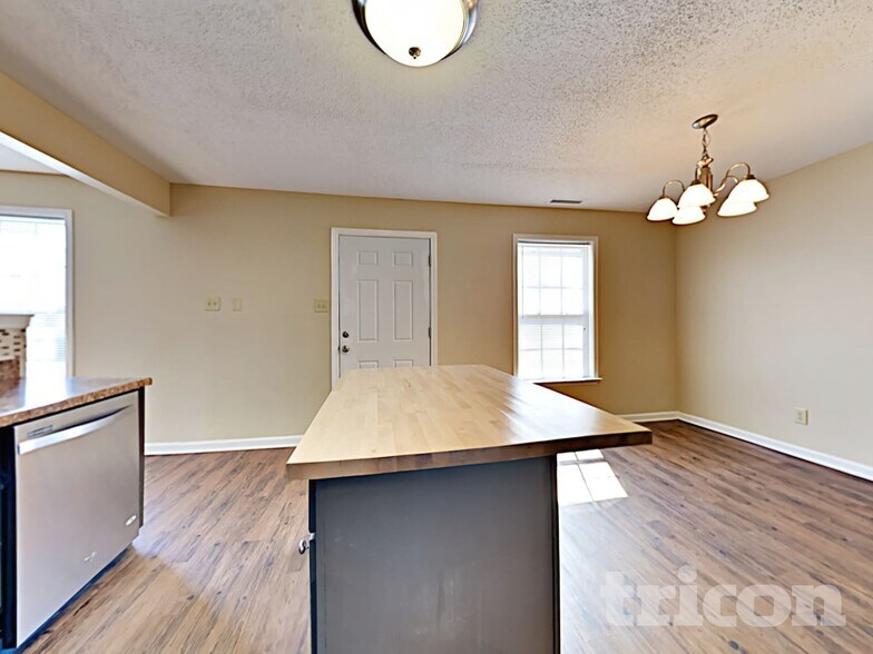 Building Photo - 10787 Emery Dr