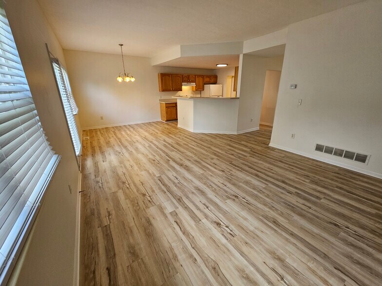 Building Photo - 126 Wagnalls Ct