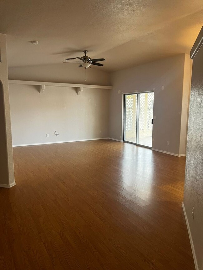 Building Photo - 3 Bedroom - 2 Bath - POOL HOME