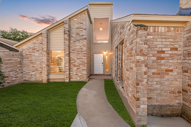 Building Photo - 12805 Westpark Dr