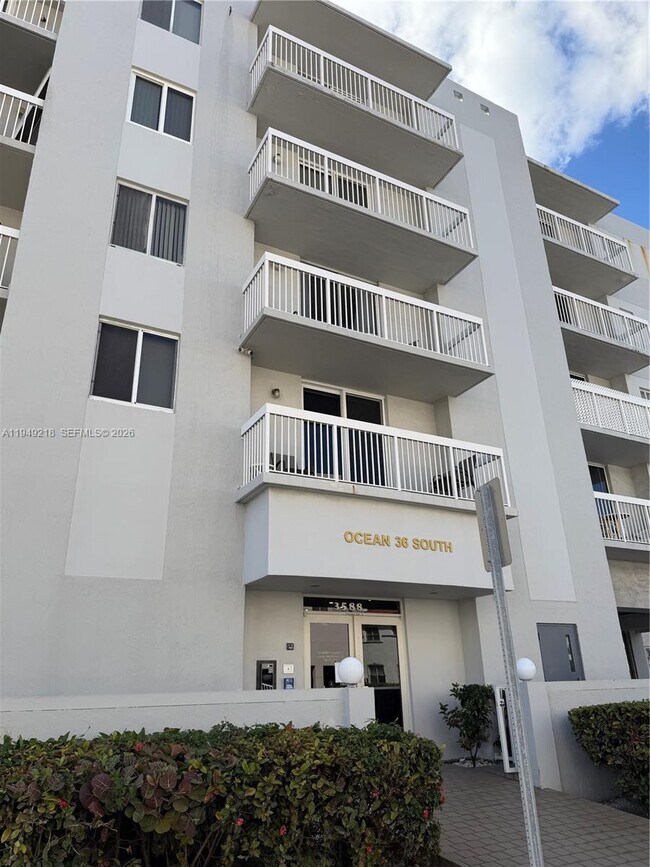 Building Photo - 3588 Collins Ave