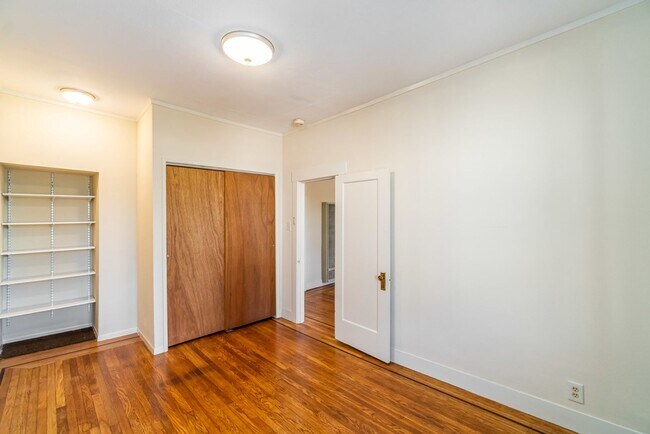 Building Photo - 2811 Encinal Ave