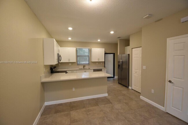 Building Photo - 1643 SW 28th St