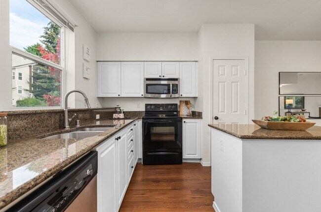 Building Photo - Spacious 2-Bed, 2-Bath Townhome Near Lynnwood & Mill Creek – Modern Comfort & Prime Location!