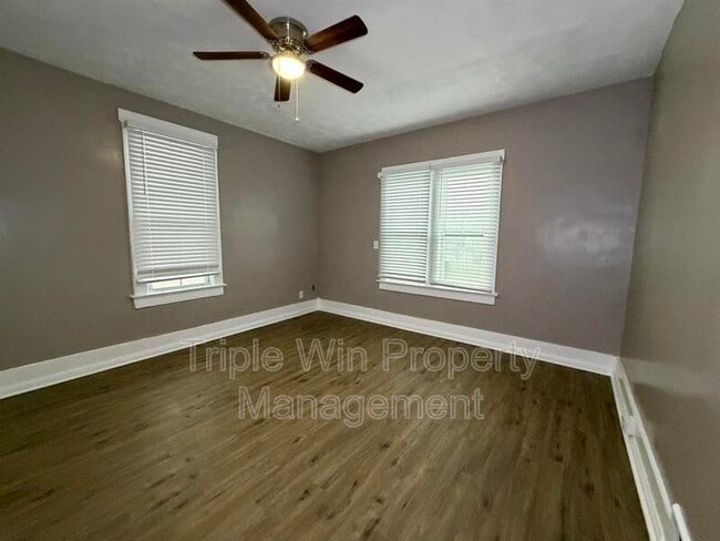 Building Photo - 307 State Hwy 47