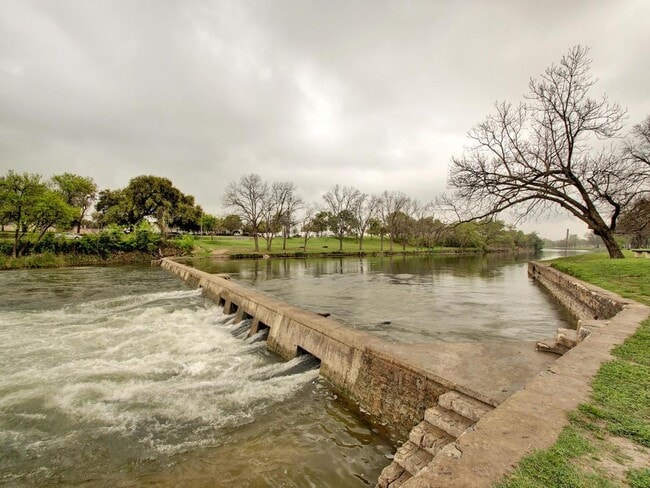 Building Photo - 3001 Parker Dr