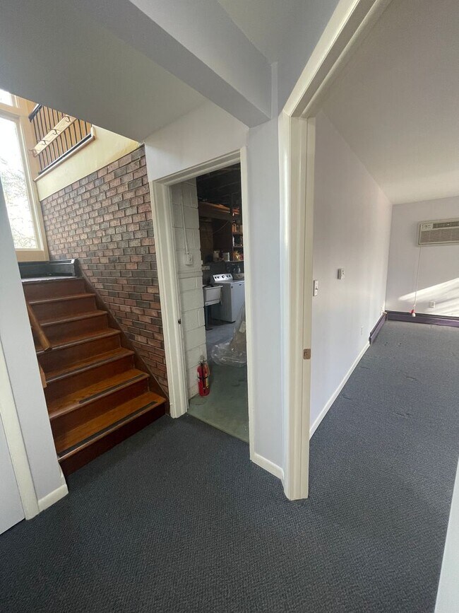 Building Photo - 4 Bed / 2 Bath Home Near Virginia Park | Flexible Move-in Date