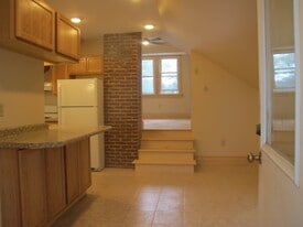 Building Photo - 33 Loomis St