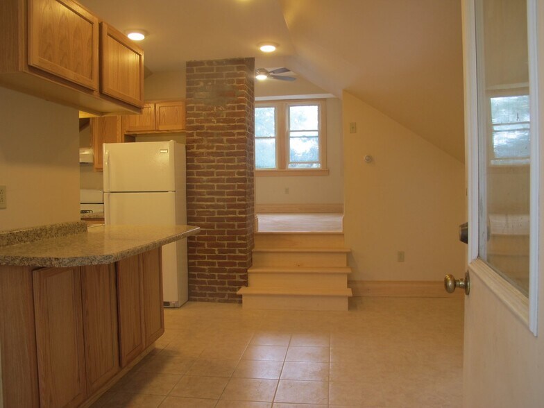 Building Photo - 33 Loomis St