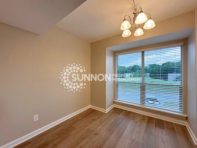 Building Photo - Completely Remodeled 2BR 2BA Condo
