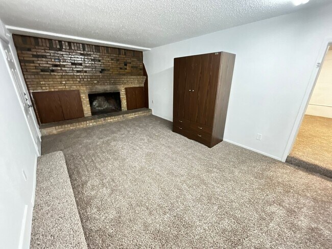 Building Photo - Perfect Rental for Families — Great Location!