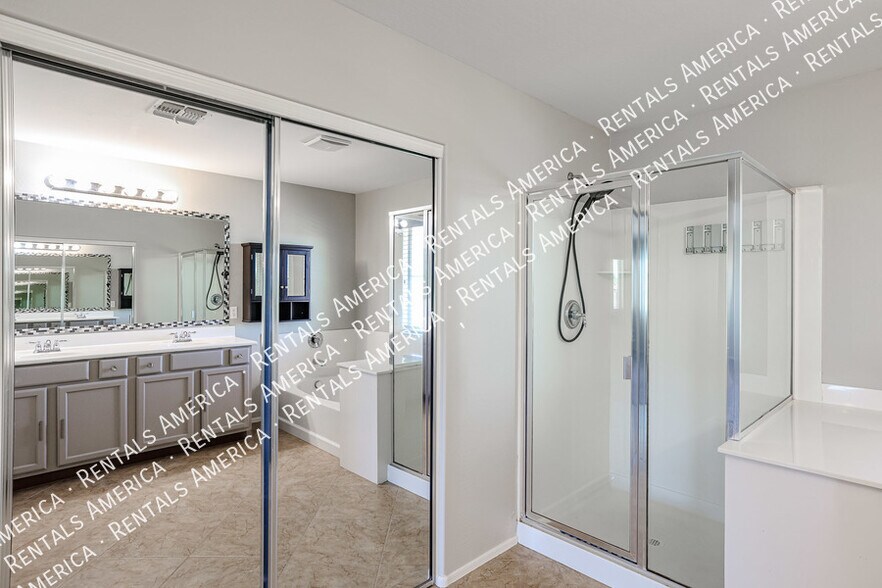 Building Photo - 7045 S Legend Dr