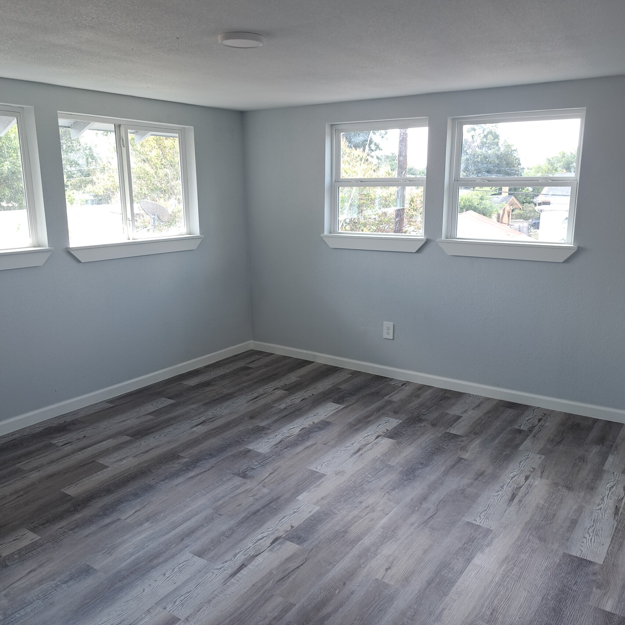 Building Photo - 539 Hicks Ave