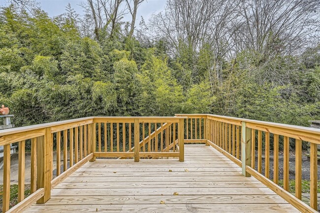 Building Photo - 520 Cressy Rd