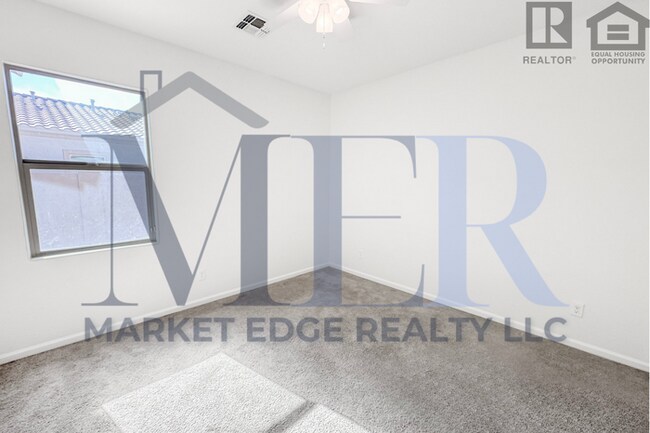 Building Photo - 3Bed/3Bath House in Buckeye! Ready for Immediate Move-In! -- Fenced-In Yard!!