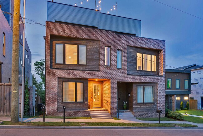 Building Photo - 2716 Delaware Ave