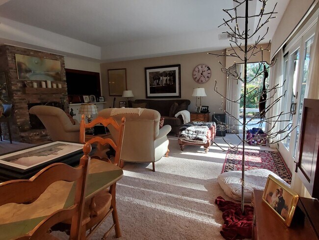 Building Photo - 6 Club Course Ln