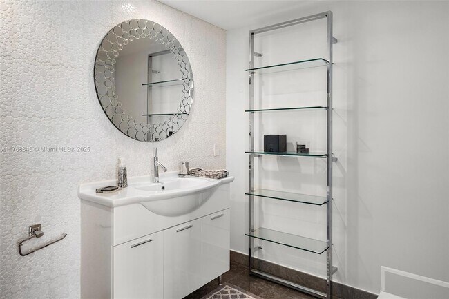 Building Photo - 495 Brickell Ave