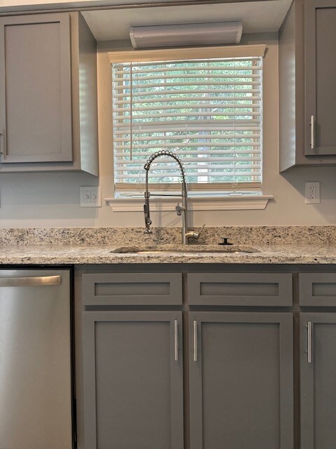 Building Photo - 3233 Autumn Ridge Dr W