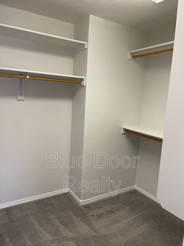 Building Photo - 1813 Cortina