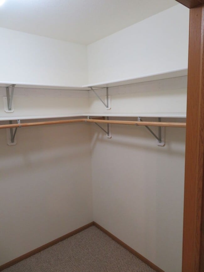 Building Photo - 584 W State St