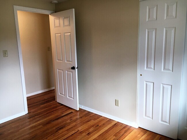 Building Photo - **3-BEDROOM/2-BATH RANCH W/ 2-CAR GARAGE!**
