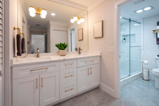 Building Photo - 7920 Eastlake Dr