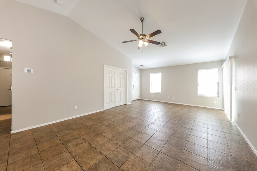 Building Photo - 12557 W Mandalay Ln