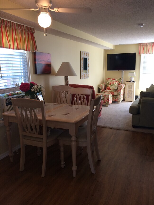 Building Photo - 121 West Ave