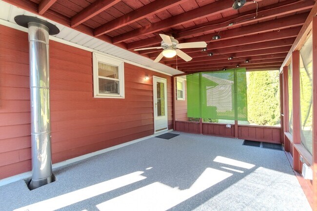 Building Photo - 6 Hammen Ave